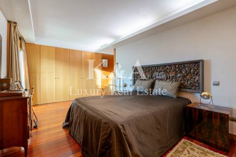 Moradia T4 com jardim e piscina na cobertura