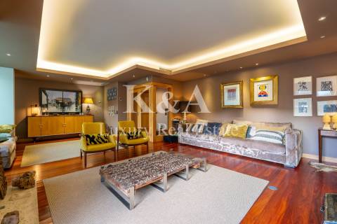 Moradia T4 com jardim e piscina na cobertura