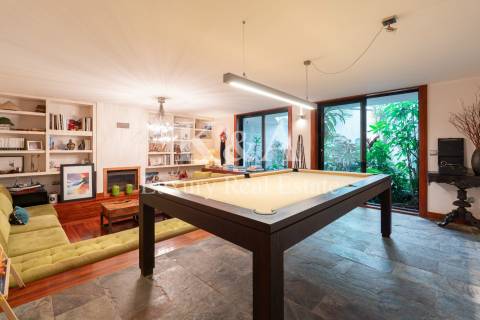 Moradia T4 com jardim e piscina na cobertura