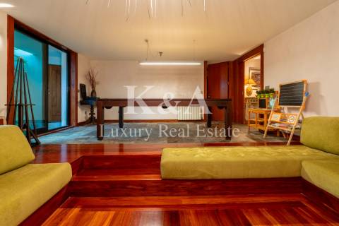 Moradia T4 com jardim e piscina na cobertura