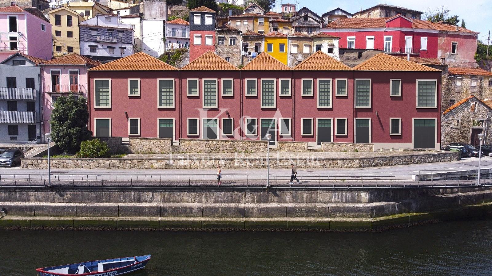 Loja em primeira linha de rio em Gaia