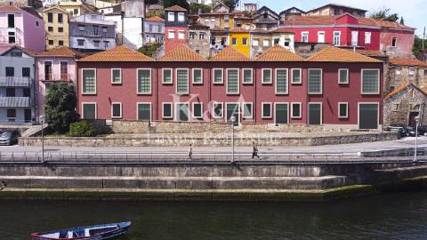 Loja em primeira linha de rio em Gaia