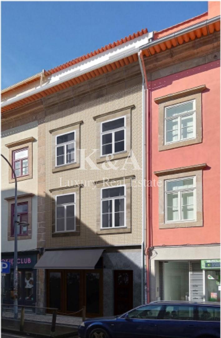 Loja em novo edifício, na Baixa do Porto