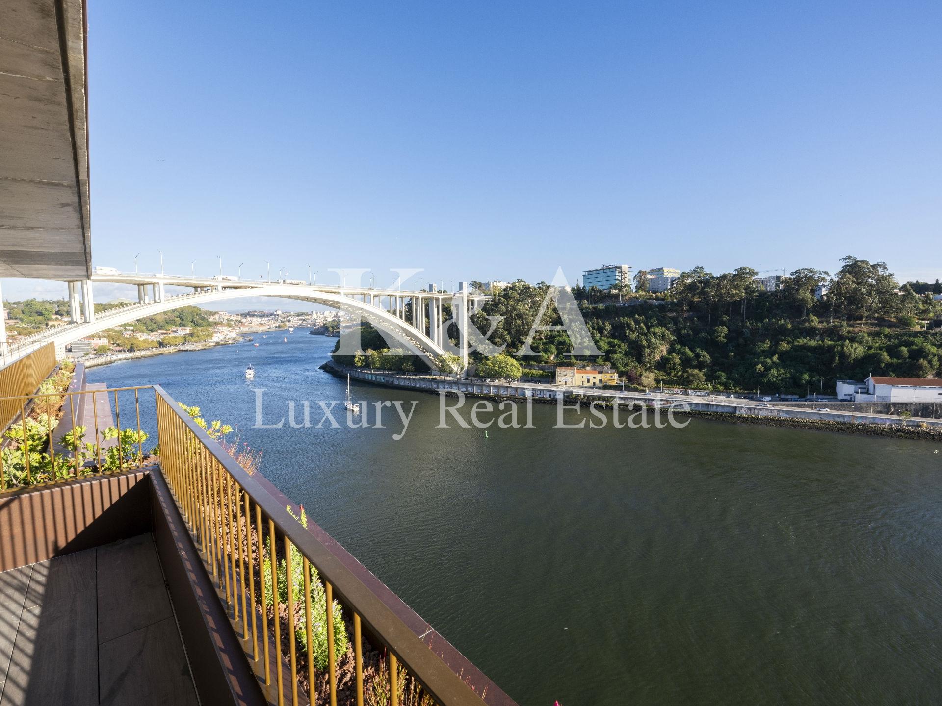 Apartamento com magníficas vistas sobre o Rio Douro