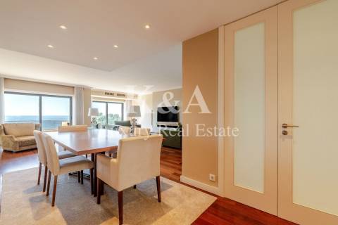 Apartamento T3 na primeira linha de mar na Foz