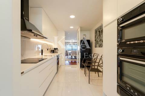 Apartamento T3 na primeira linha de mar na Foz