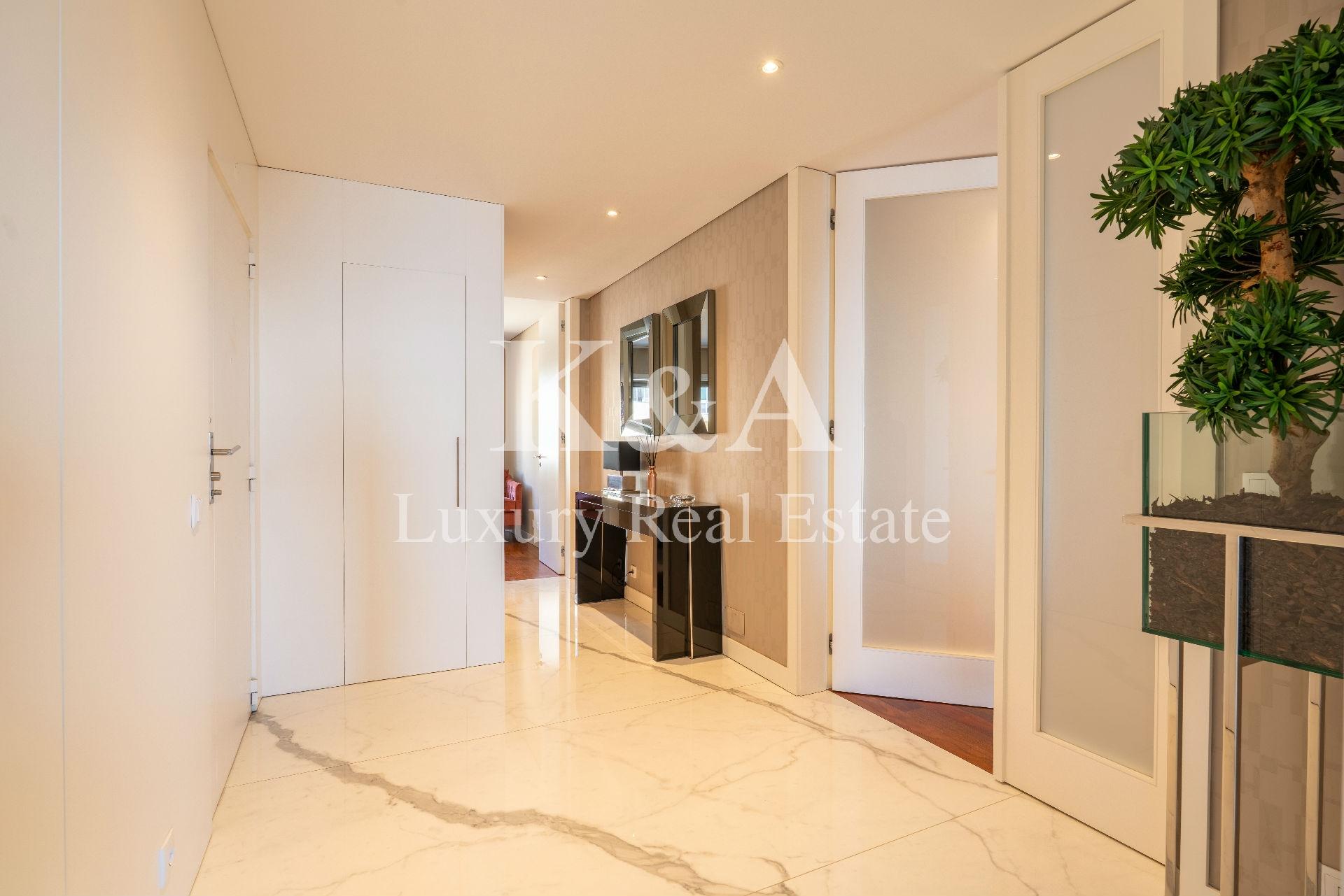 Apartamento T3 na primeira linha de mar na Foz