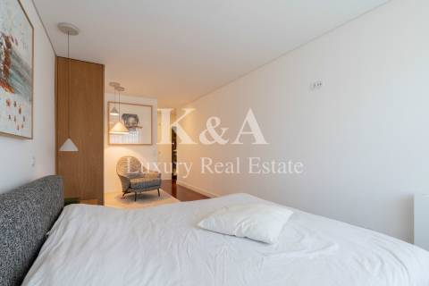 Apartamento T4 com vista mar em Matosinhos num condomínio com piscina.