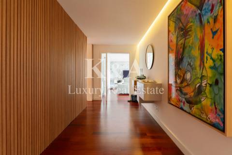 Apartamento T4 com vista mar em Matosinhos num condomínio com piscina.