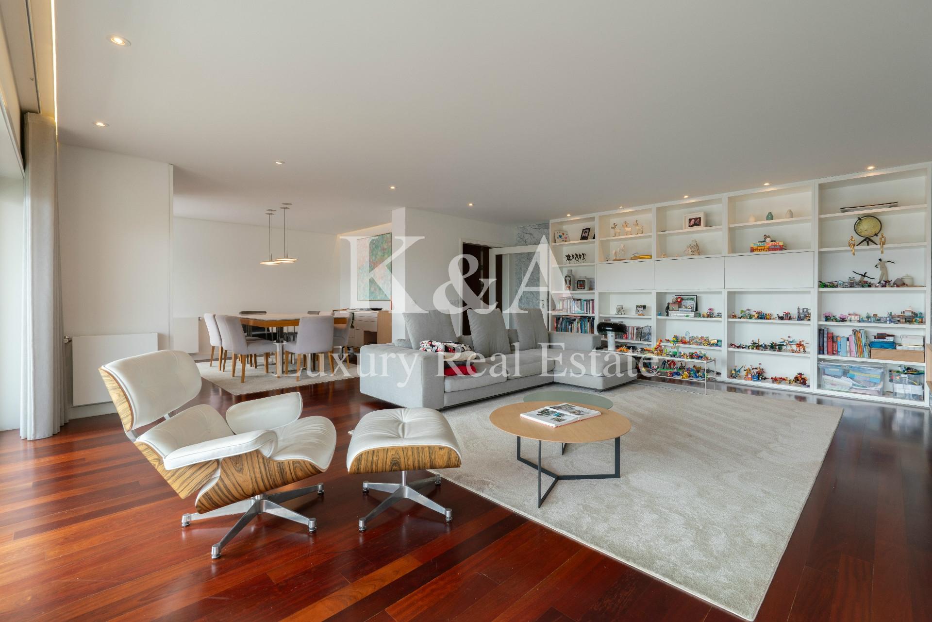 Apartamento T4 com vista mar em Matosinhos num condomínio com piscina.