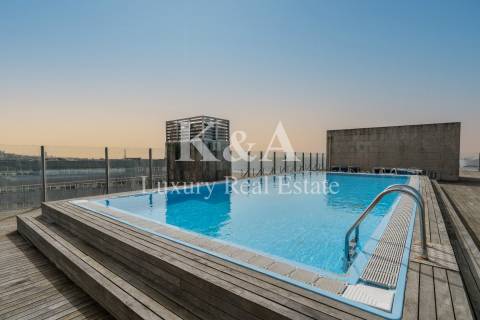 Apartamento T4 com vista mar em Matosinhos num condomínio com piscina.