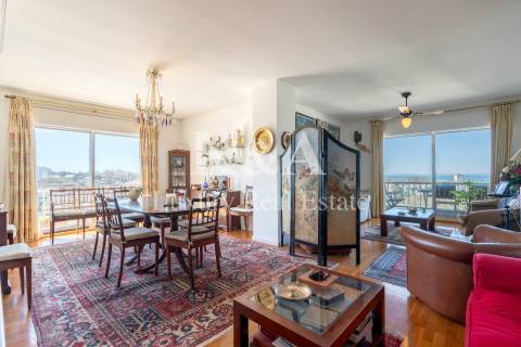 Apartamento T4+1 com vista mar, junto ao Parque da Cidade