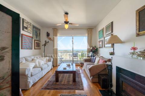 Apartamento T4+1 com vista mar, junto ao Parque da Cidade