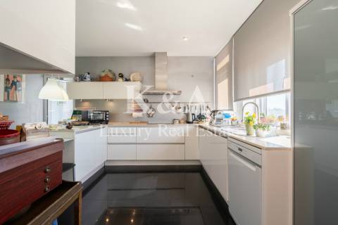 Apartamento T4+1 com vista mar, junto ao Parque da Cidade