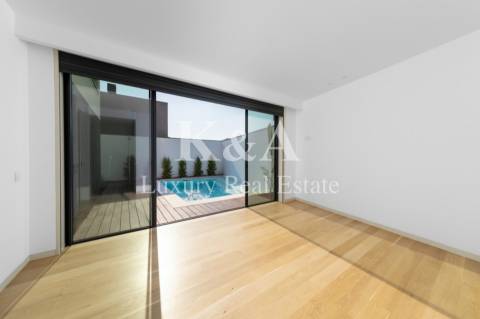 Moradia T4 com piscina, localizada a poucos passos das praias de Gaia