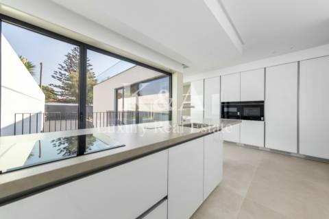 Moradia T4 com piscina, localizada a poucos passos das praias de Gaia