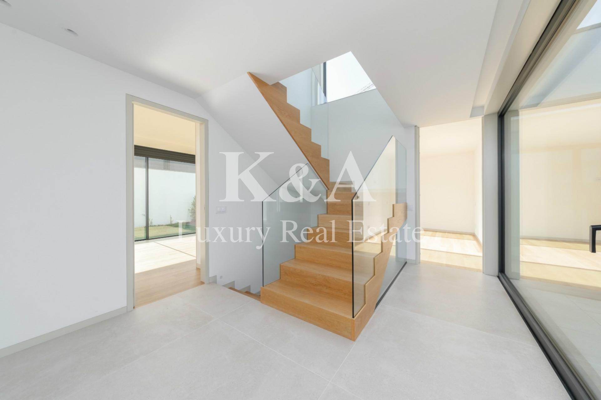 Moradia T4 com piscina, localizada a poucos passos das praias de Gaia