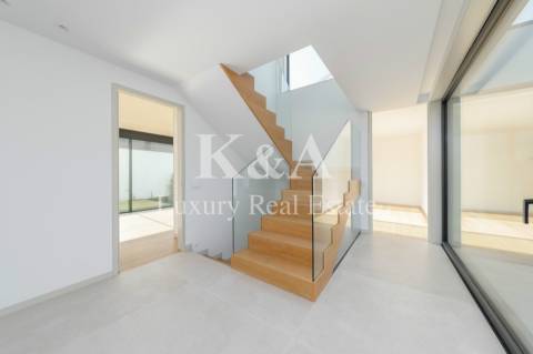 Moradia T4 com piscina, localizada a poucos passos das praias de Gaia