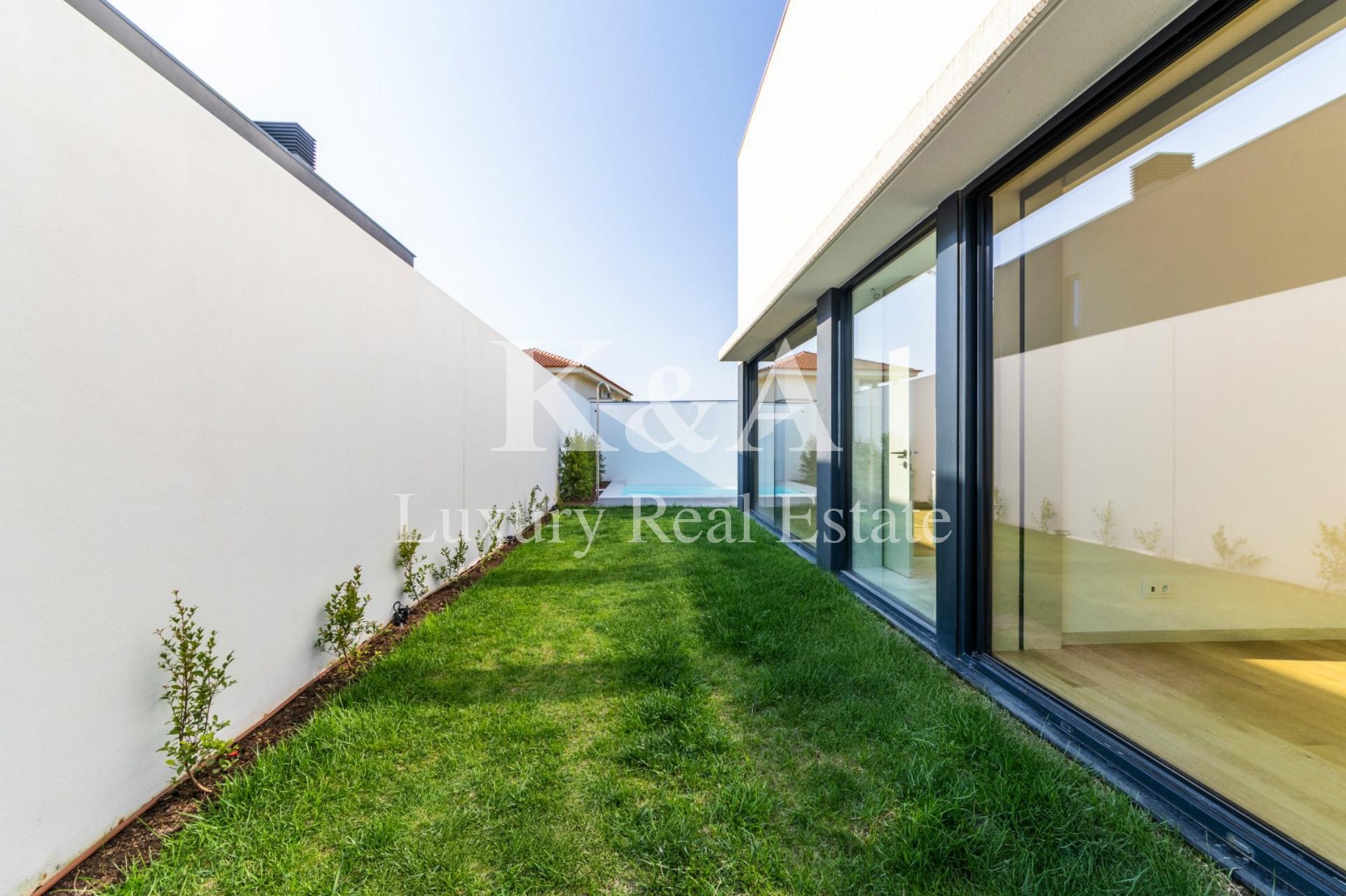 Moradia T4 com piscina, localizada a poucos passos das praias de Gaia