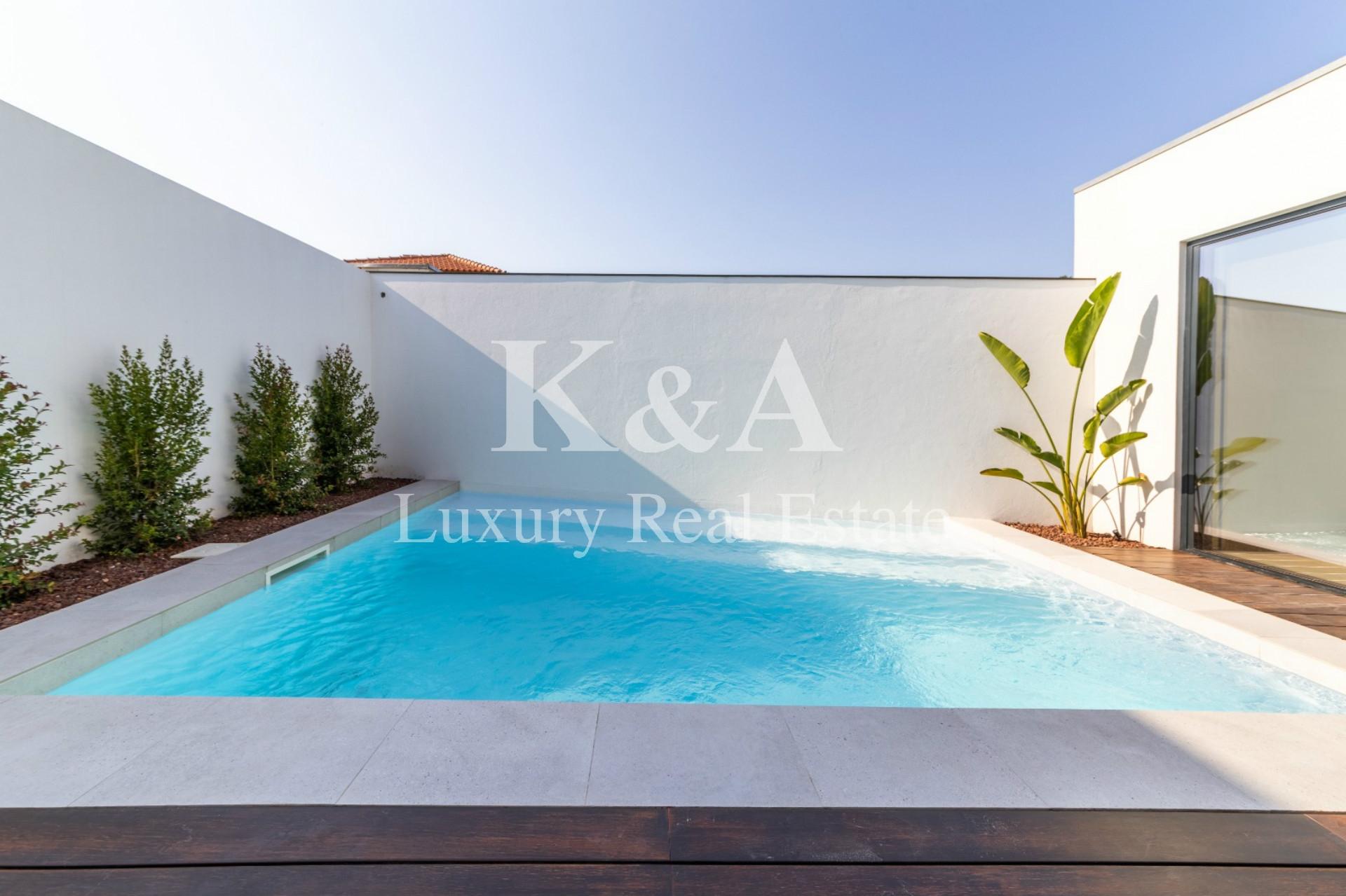 Moradia T4 com piscina, localizada a poucos passos das praias de Gaia