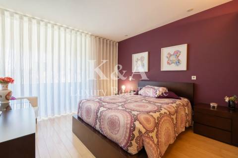 Moradia V4 com jardim na Boavista