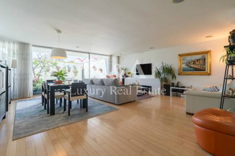 Moradia V4 com jardim na Boavista