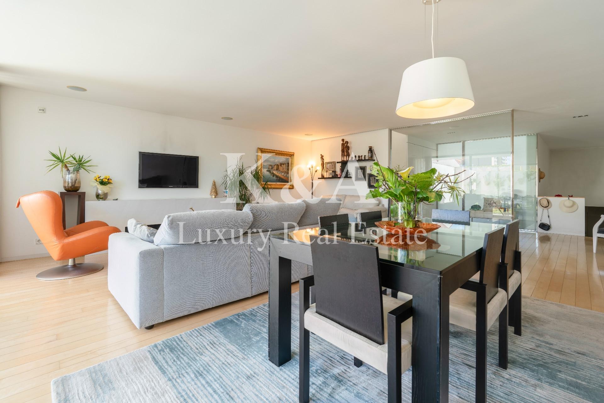 Moradia V4 com jardim na Boavista