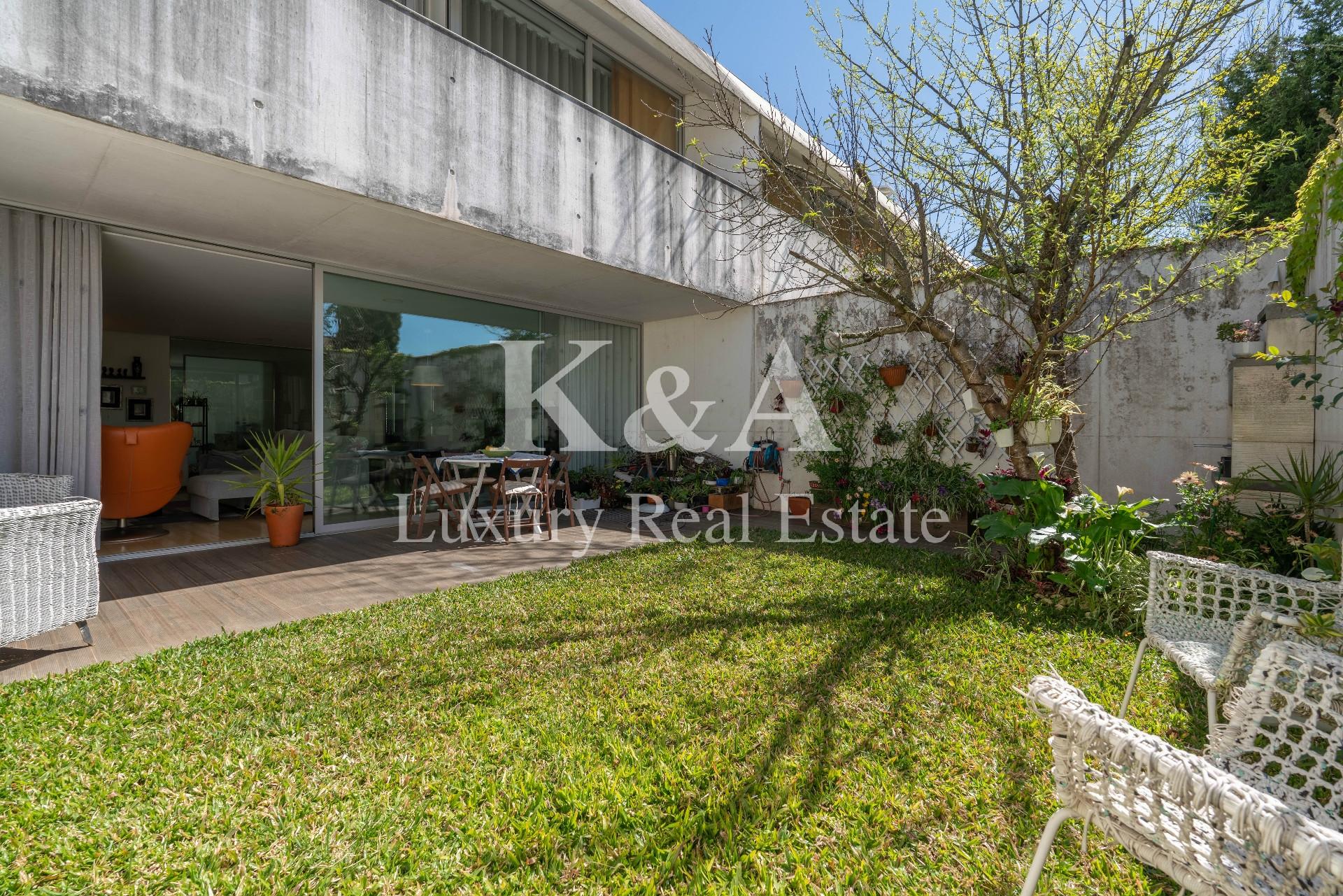 Moradia V4 com jardim na Boavista