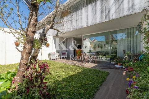 Moradia V4 com jardim na Boavista