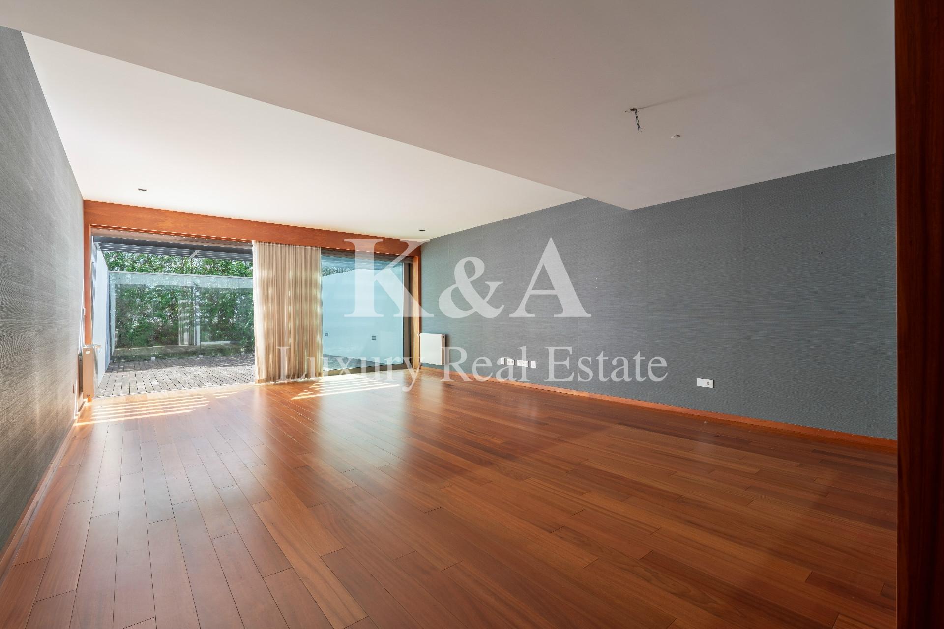 Moradia em banda T4+1 em condomínio fechado