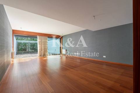 Moradia em banda T4+1 em condomínio fechado