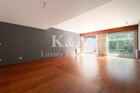 Moradia em banda T4+1 em condomínio fechado