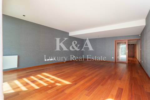 Moradia em banda T4+1 em condomínio fechado