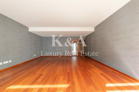 Moradia em banda T4+1 em condomínio fechado