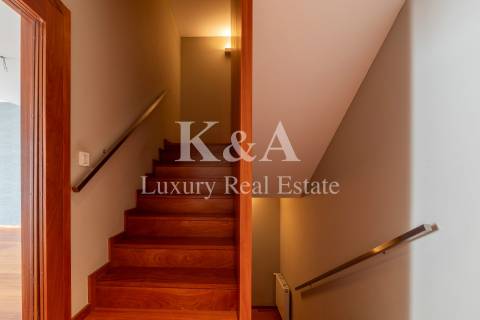 Moradia em banda T4+1 em condomínio fechado