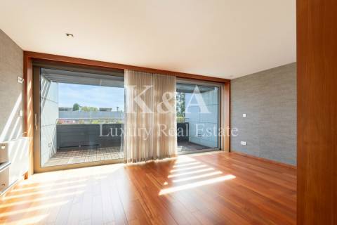 Moradia em banda T4+1 em condomínio fechado