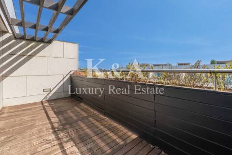 Moradia em banda T4+1 em condomínio fechado