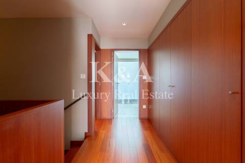 Moradia em banda T4+1 em condomínio fechado