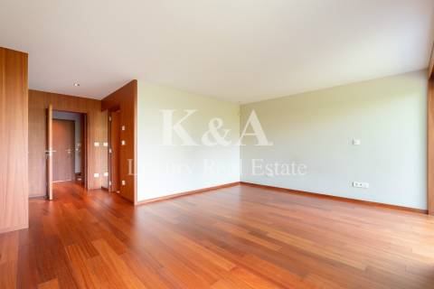 Moradia em banda T4+1 em condomínio fechado