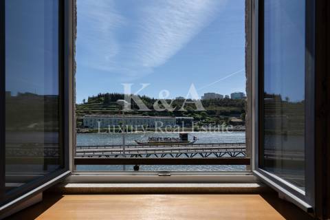 Apartamento com vista privilegiada sobre o rio Douro