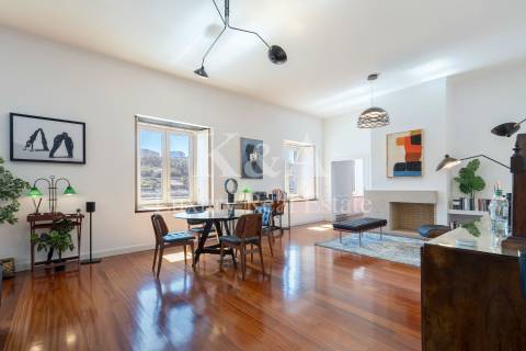 Apartamento com vista privilegiada sobre o rio Douro