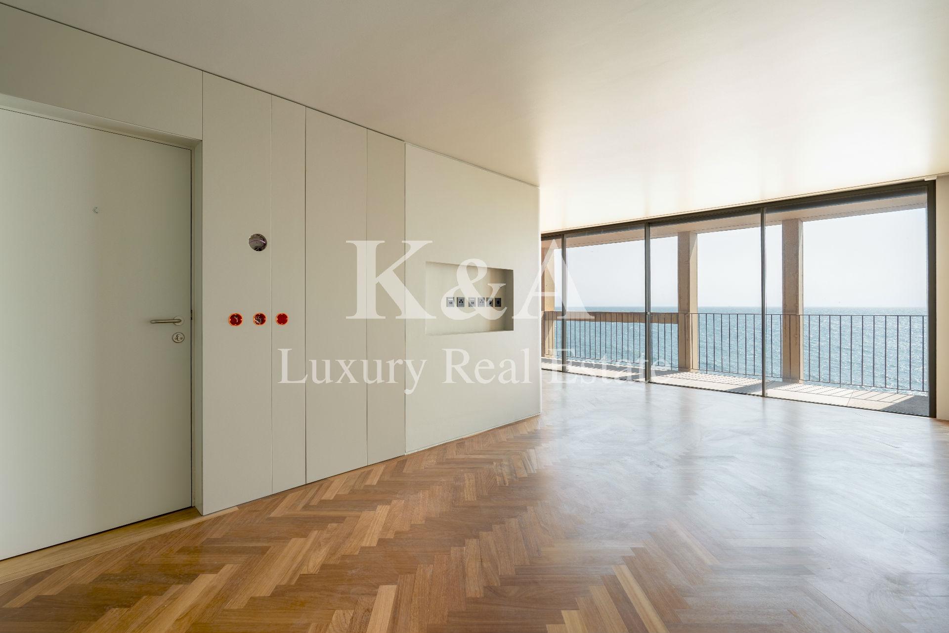 Apartamento T2 1º linha na Foz, vista mar.