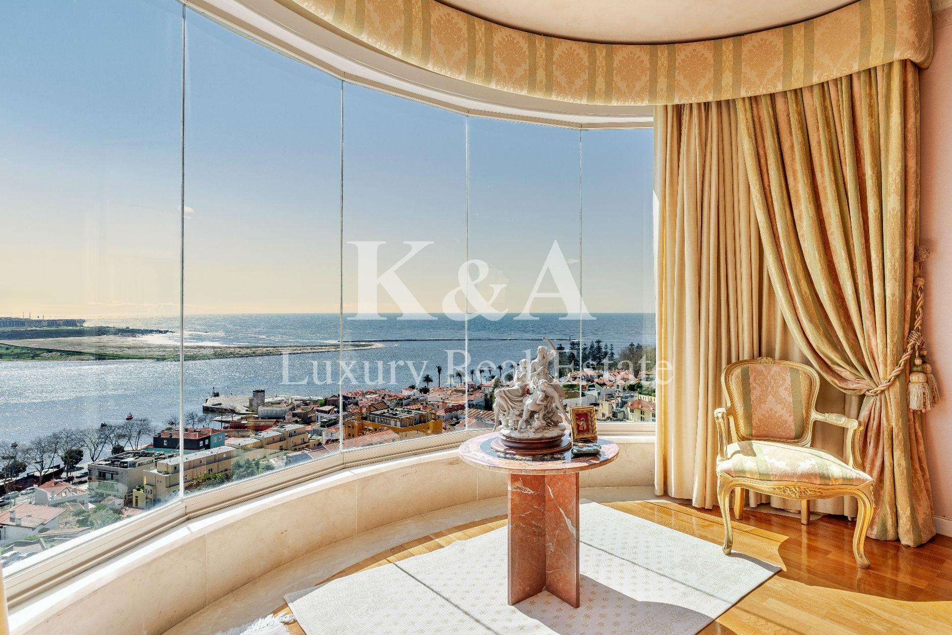 Apartamento T6 duplex com vistas panorâmicas sobre o Rio Douro e o mar