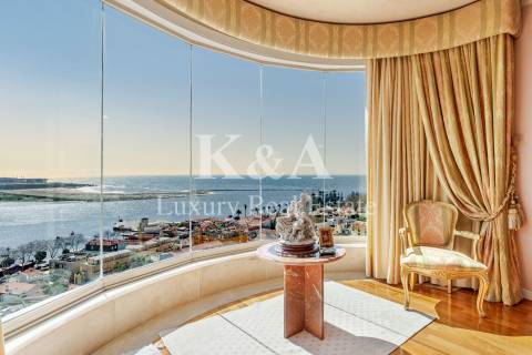 Apartamento T6 duplex com vistas panorâmicas sobre o Rio Douro e o mar