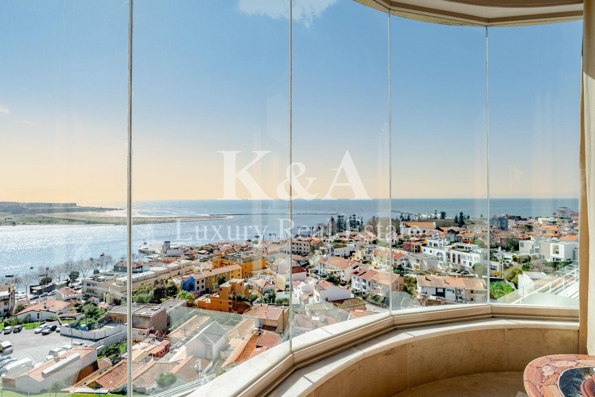 Apartamento T6 duplex com vistas panorâmicas sobre o Rio Douro e o mar