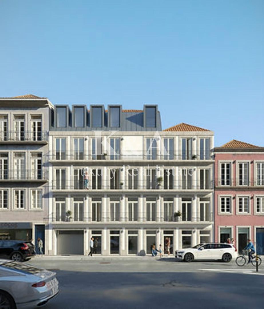 Apartamento T3 Duplex com jardim na Baixa do Porto.