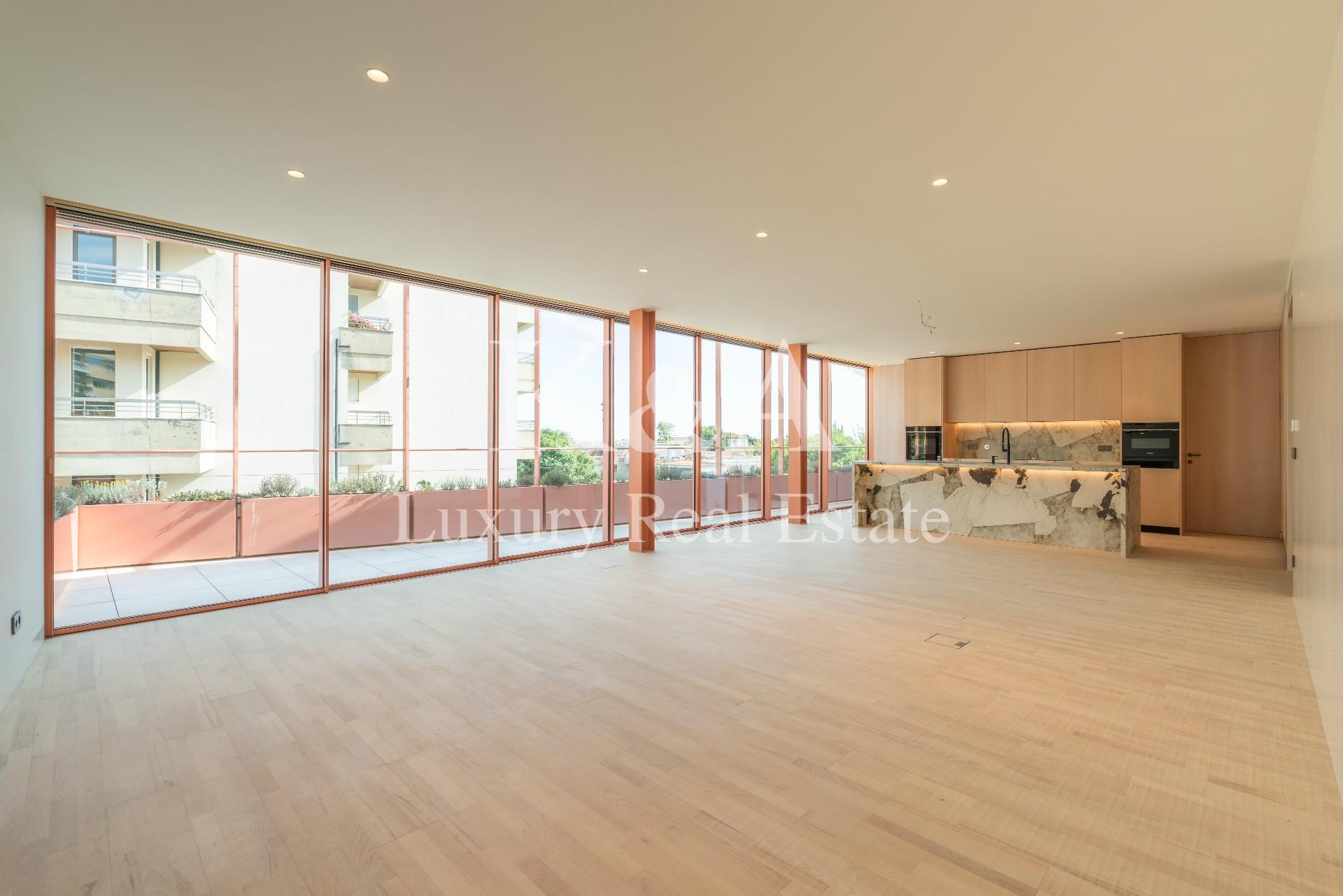 Apartamento T4+1 com terraço na Foz
