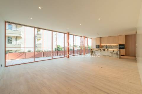 Apartamento T4+1 com terraço na Foz