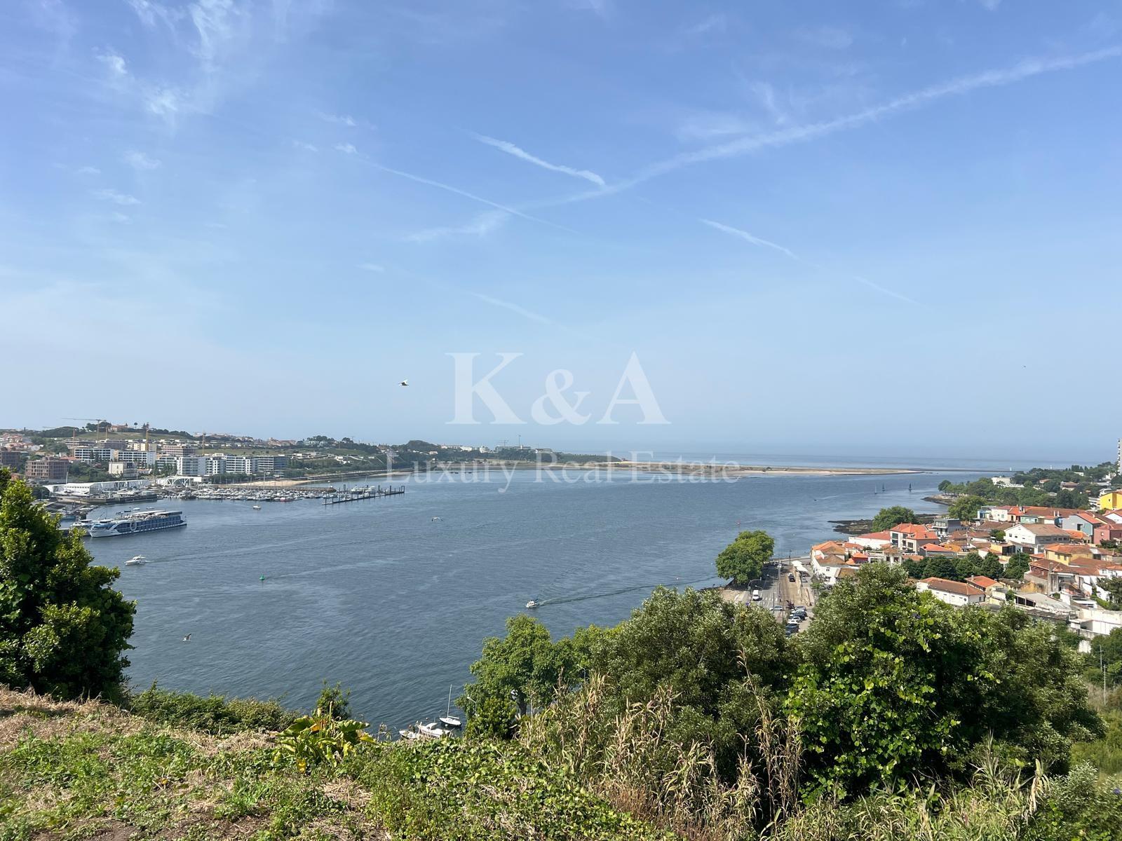 Terreno com vistas inalteraveis sobre o rio Douro