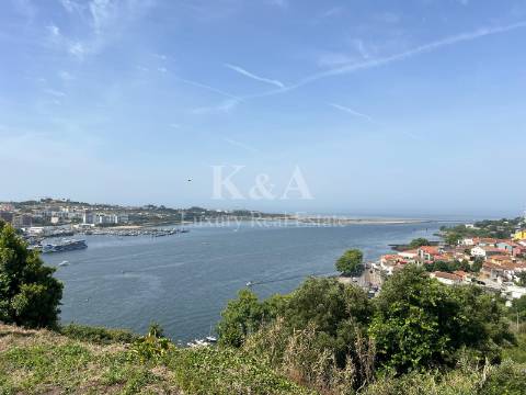 Terreno com vistas inalteraveis sobre o rio Douro
